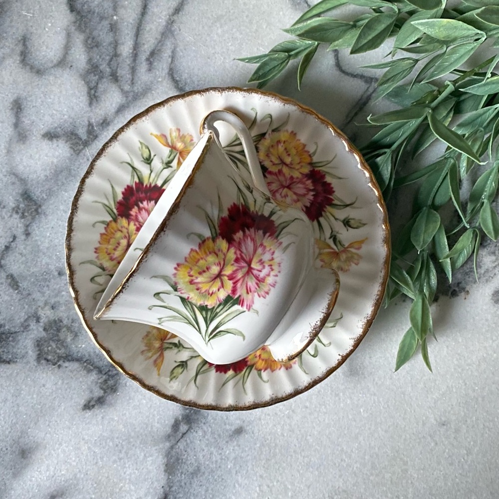 Paragon Carnations Footed Tea Cup Saucer F541 Pink Yellow Gold Fluted Grannycore
